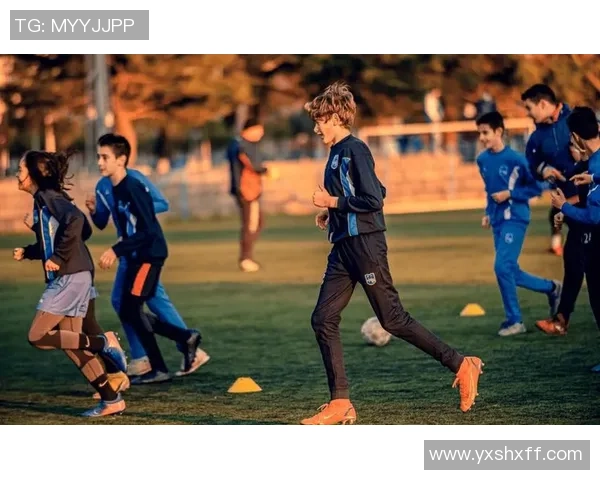 健身房训练成为足球球星的秘诀揭秘,突破极限塑造冠军体能