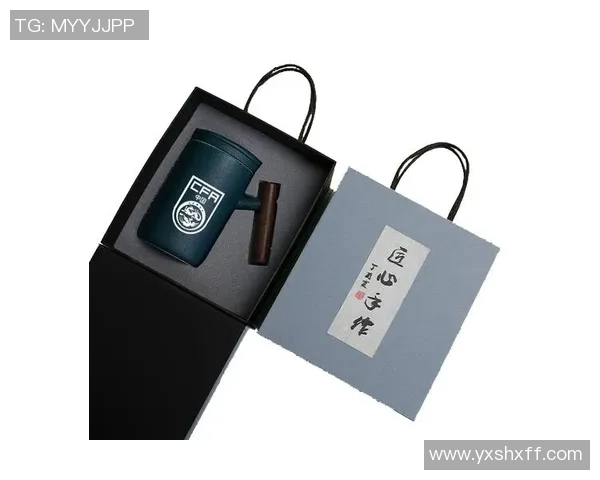 限量版足球球星签名水杯热销 球迷收藏必备经典纪念品